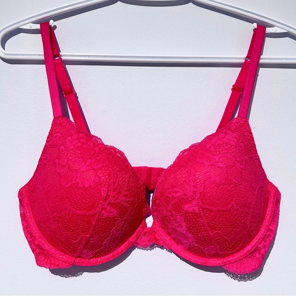 ⭐️ 2/$35  NWOT La Senza 34D plunge push-up bra (red w/ lace)